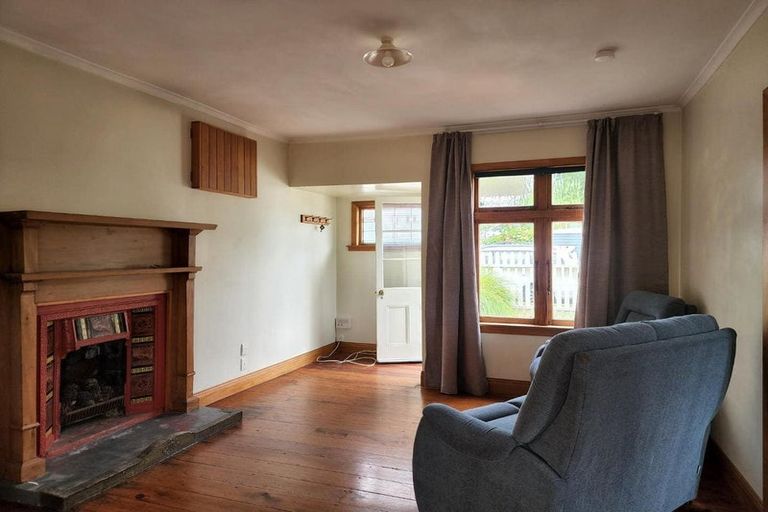 Photo of property in 49 Gilbert Street, New Plymouth, 4310