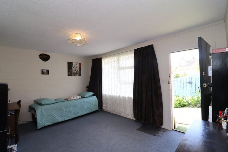 Photo of property in 2/81 Seabrook Avenue, New Lynn, Auckland, 0600