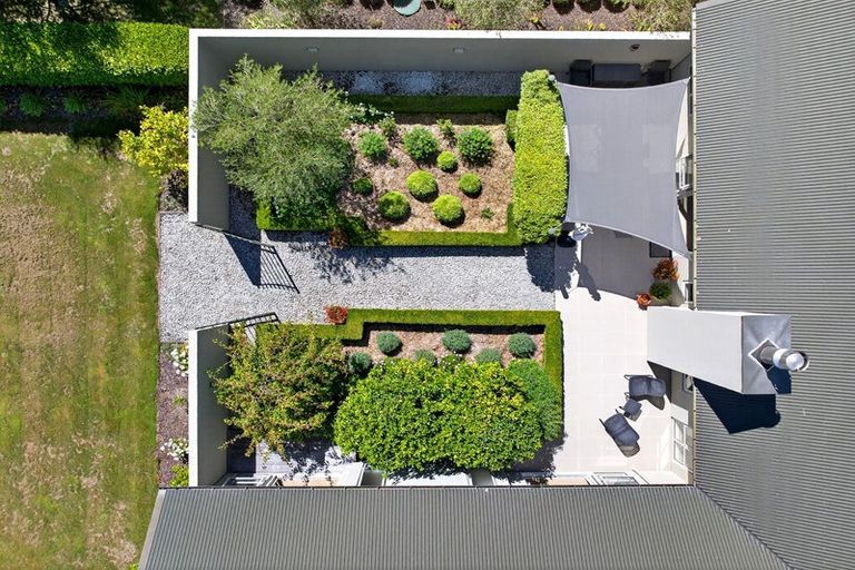 Photo of property in 10 Fairway Drive, Martinborough, 5711