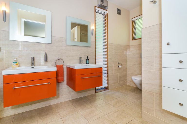 Photo of property in 5 Cameron Drive, Acacia Bay, Taupo, 3385