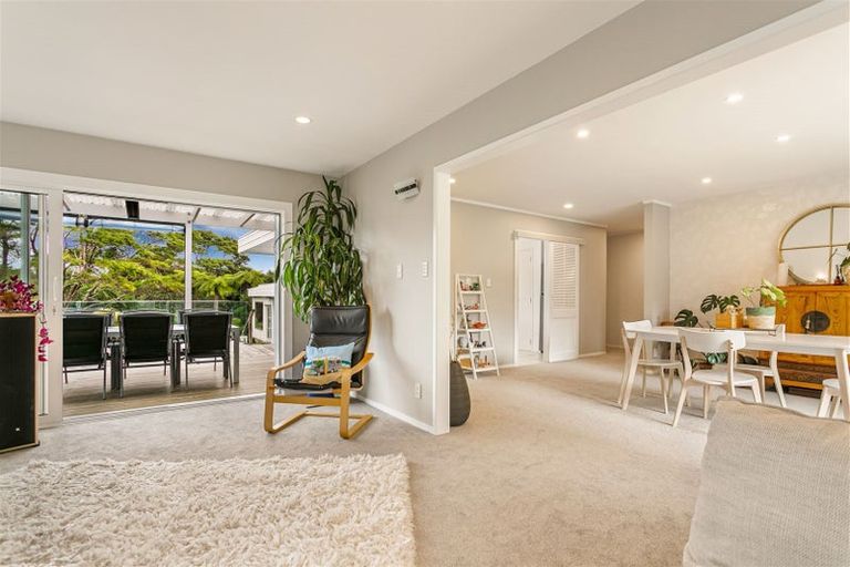 Photo of property in 1040 Scenic Drive North, Swanson, Auckland, 0816