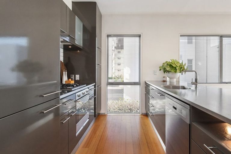 Photo of property in 30 Carlton Mill Road, Merivale, Christchurch, 8014