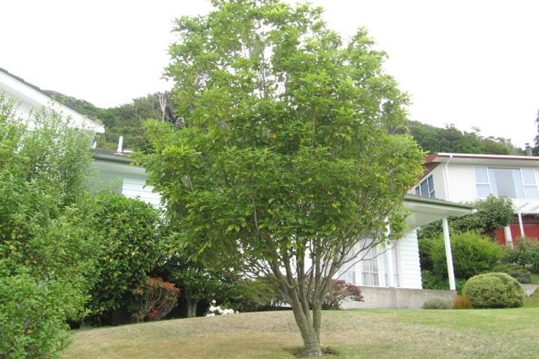 Photo of property in 2 Saint Hildas Glade, Tawa, Wellington, 5028