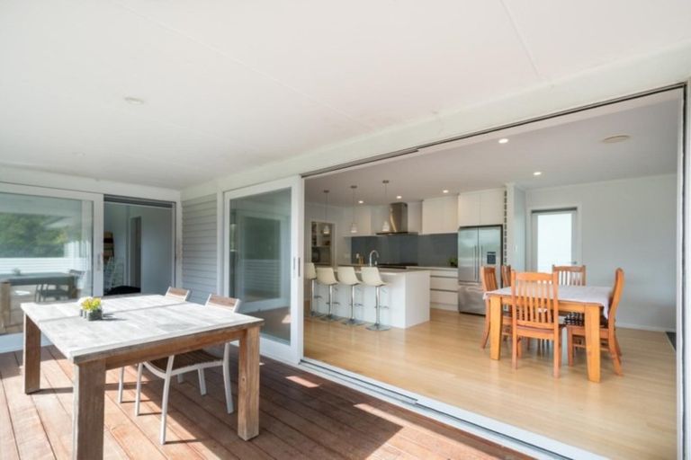 Photo of property in 142 Waitakere Road, Waitakere, Henderson, 0782