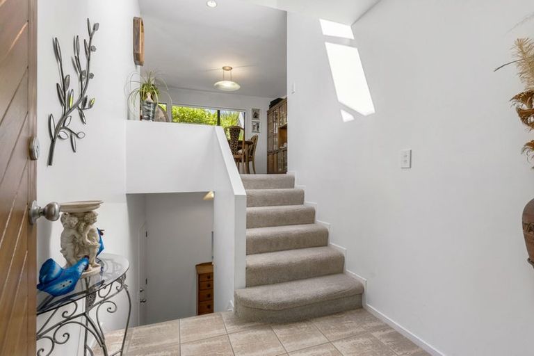 Photo of property in 15 Perendale Close, Somerville, Auckland, 2014