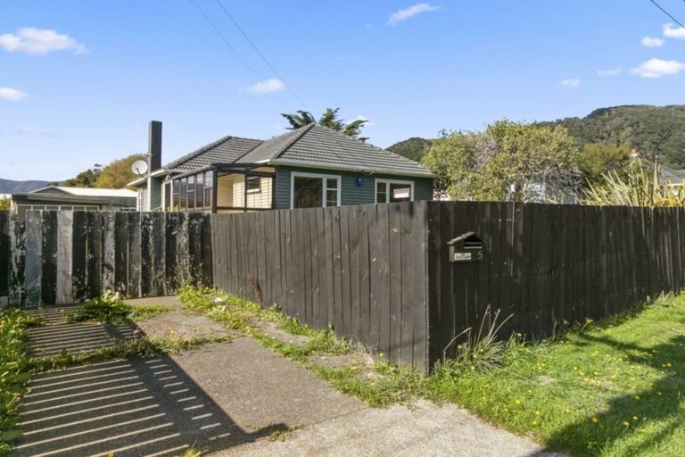 Photo of property in 5 Ngaio Street, Wainuiomata, Lower Hutt, 5014