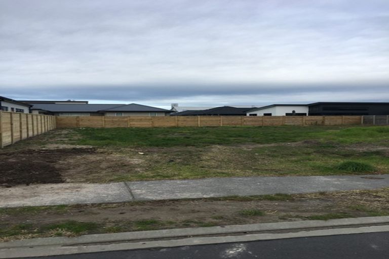 Photo of property in 10 Makura Drive, Papamoa Beach, Papamoa, 3118