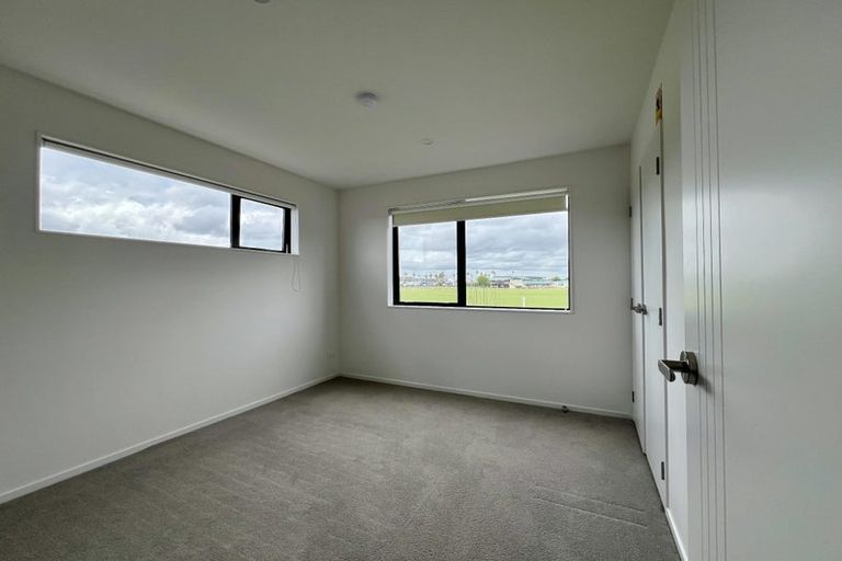 Photo of property in 11e Mandarin Place, Half Moon Bay, Auckland, 2012