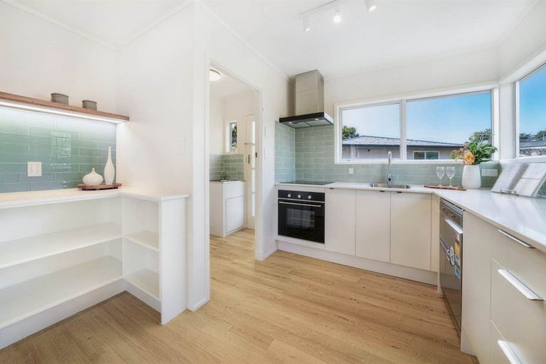 Photo of property in 1/20 Celeste Place, Totara Vale, Auckland, 0627