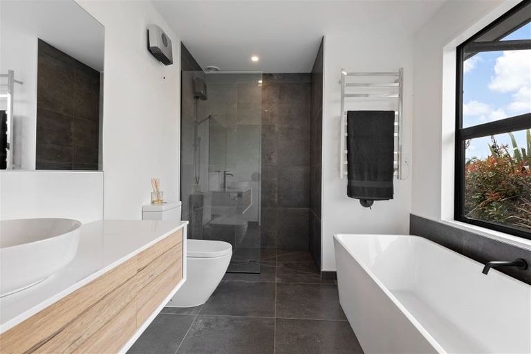 Photo of property in 99 Cashmere Bay Road, Moana, 7875