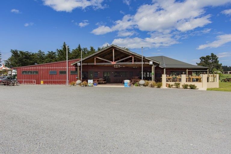 Photo of property in 16 Amberley Beach Road, Amberley, 7410