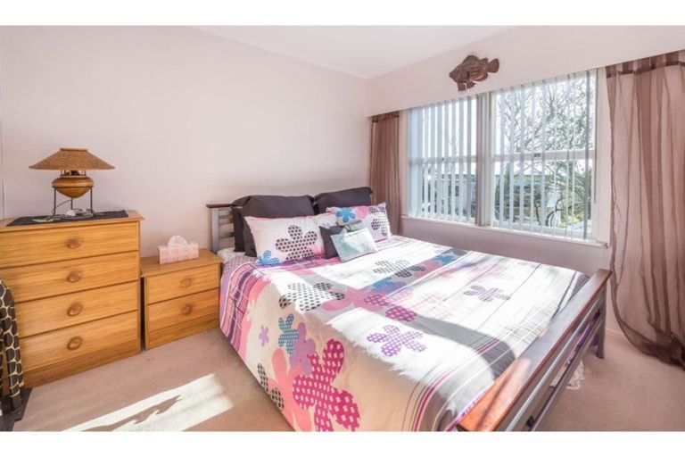 Photo of property in 4 Elliston Crescent, Stanmore Bay, Whangaparaoa, 0932