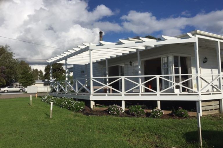 Photo of property in 43 Garfield Road, Helensville, 0800