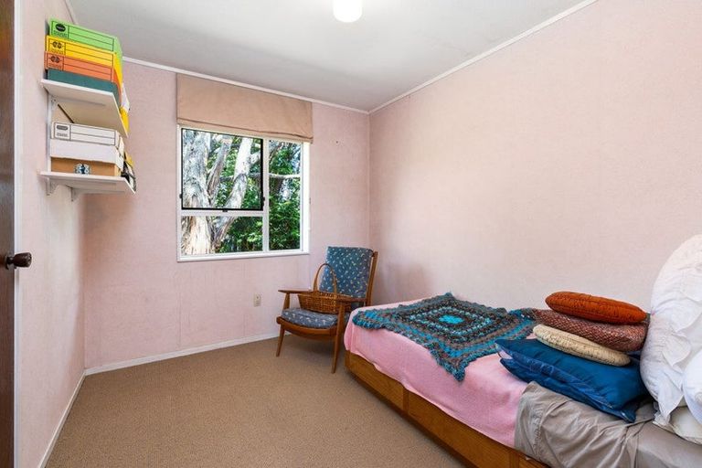 Photo of property in 10 Tusac Place, Totara Vale, Auckland, 0627
