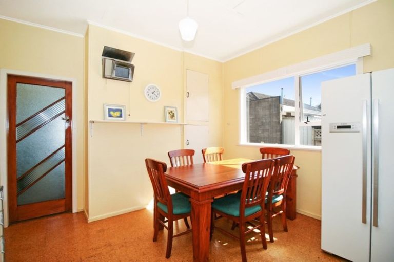 Photo of property in 21 Paynters Avenue, Strandon, New Plymouth, 4312