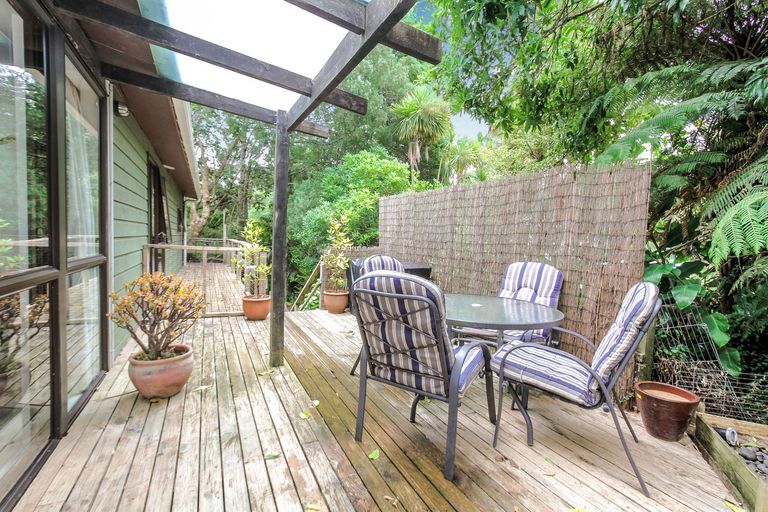 Photo of property in 61 Warner Park Avenue, Laingholm, Auckland, 0604