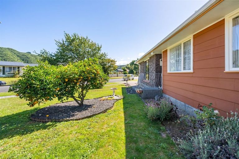 Photo of property in 74 California Drive, Totara Park, Upper Hutt, 5018