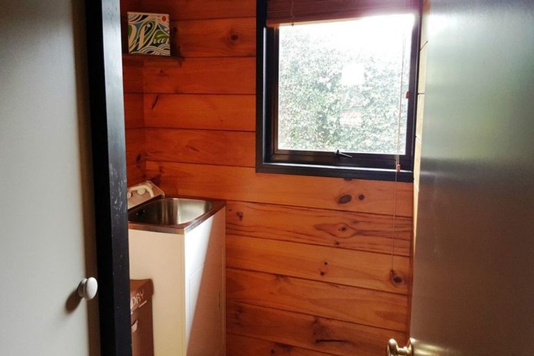 Photo of property in 1/302 Te Atatu Road, Te Atatu South, Auckland, 0610