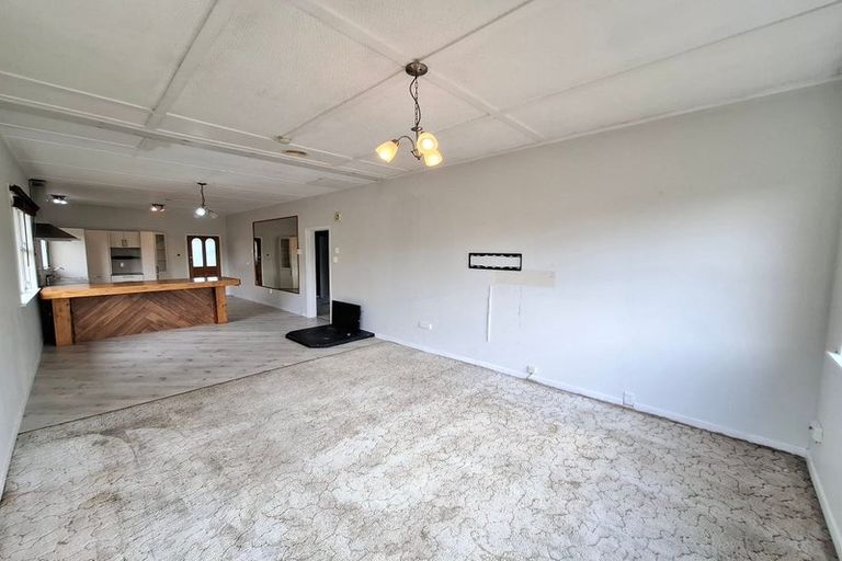 Photo of property in 18 Cumming Street, Okato, 4335