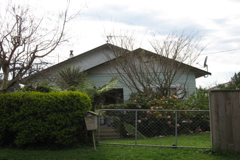 Photo of property in 1 Cavell Place, Gonville, Whanganui, 4501