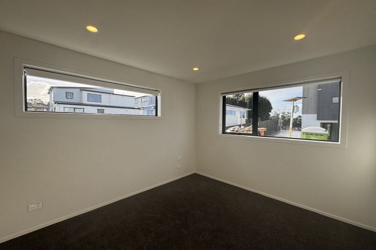 Photo of property in 12/506 Glenfield Road, Bayview, Auckland, 0629