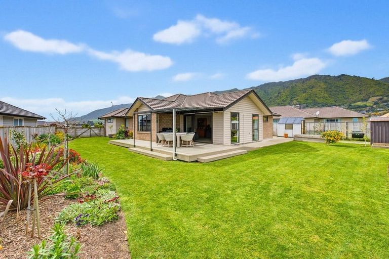 Photo of property in 35 Waipunahau Road, Waikanae, 5036