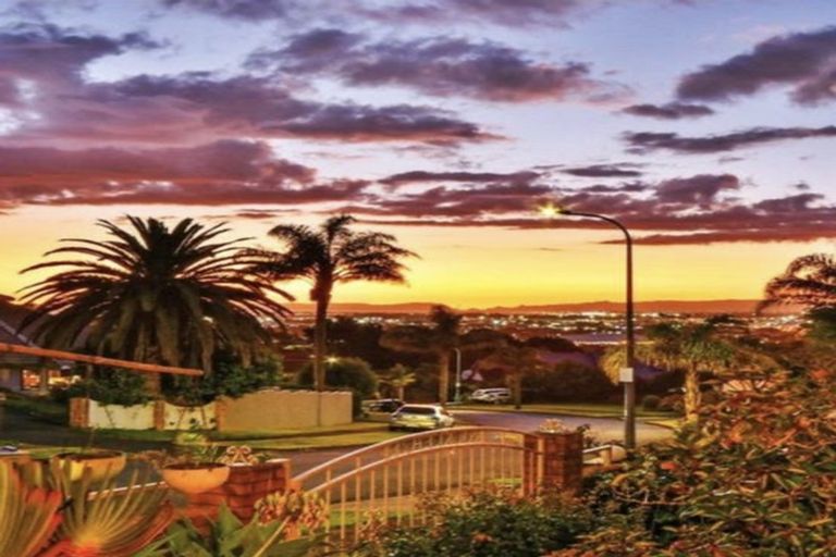 Photo of property in 5 Silkwood Grove, Totara Heights, Auckland, 2105