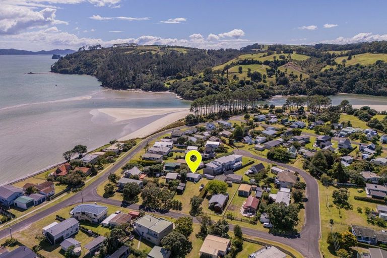 Photo of property in 40 Hardy Place, Cooks Beach, Whitianga, 3591