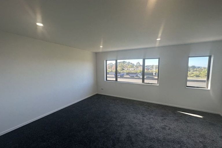Photo of property in 23 Dotterel Place, Westgate, Auckland, 0614