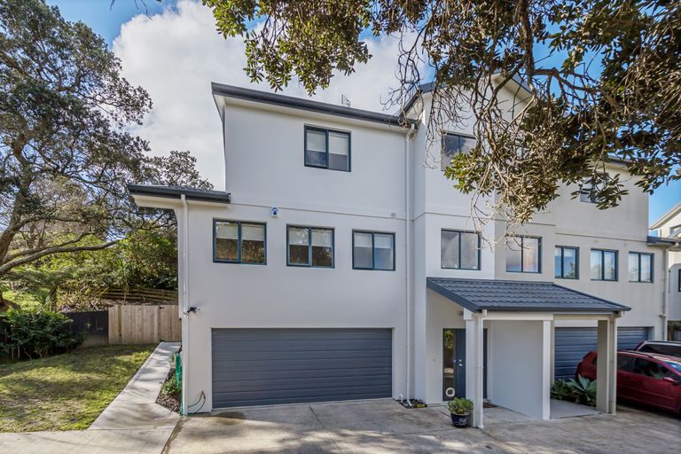 Photo of property in 18 Carento Way, Stanmore Bay, Whangaparaoa, 0932