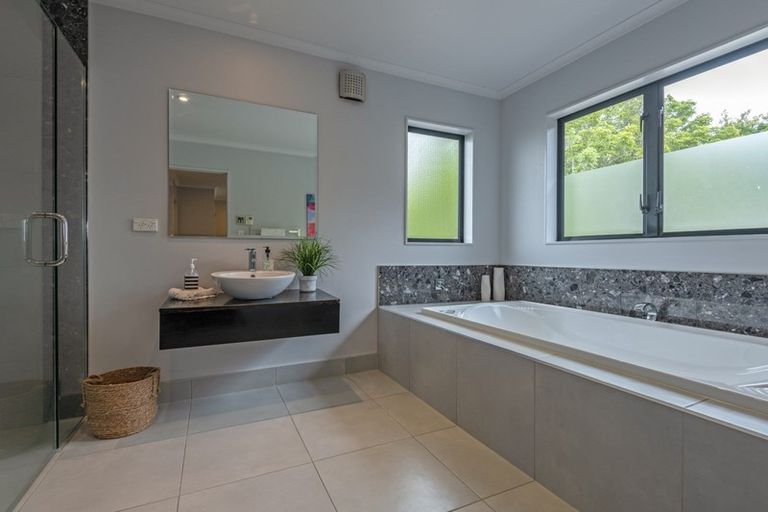 Photo of property in 17 Jensen Street, Hokowhitu, Palmerston North, 4410