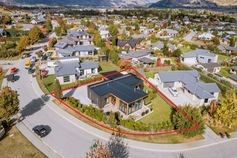 Photo of property in 73 Rob Roy Lane, Wanaka, 9305