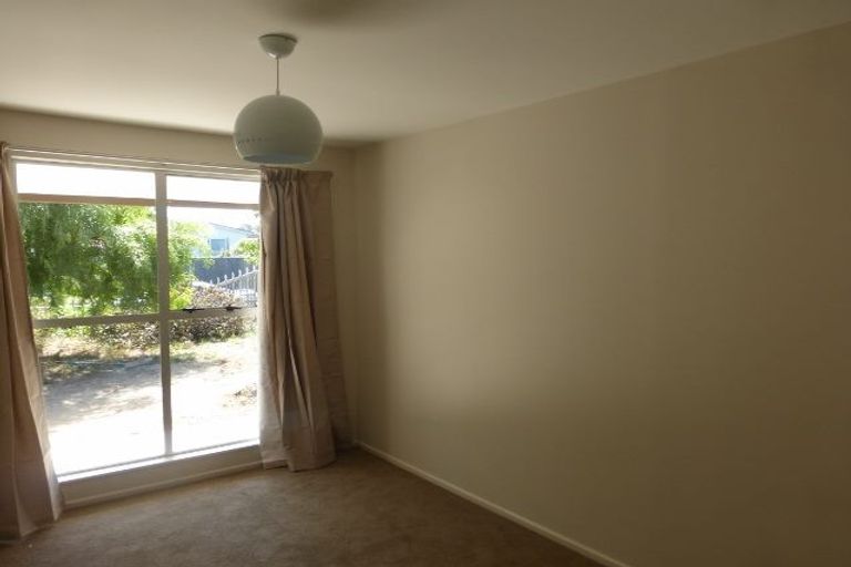 Photo of property in 41 Royal Park Drive, Parklands, Christchurch, 8083