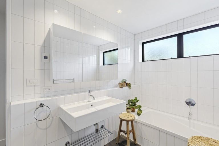 Photo of property in 111 Polson Hill Drive, Aokautere, Palmerston North, 4471