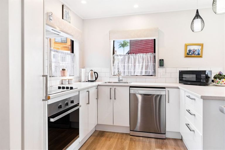 Photo of property in 1/6 Sturm Avenue, Massey, Auckland, 0614