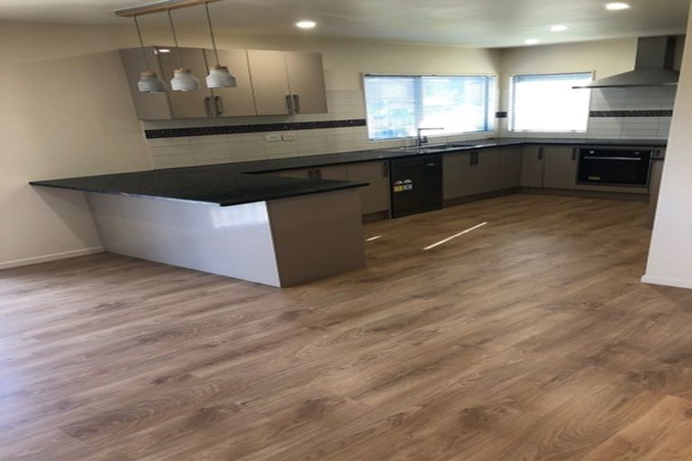 Photo of property in 8 Blethyn Place, Te Atatu South, Auckland, 0610