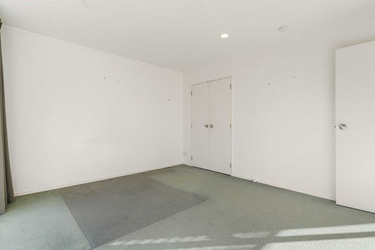 Photo of property in 4e/20 Ian Marwick Place, Birkenhead, Auckland, 0626