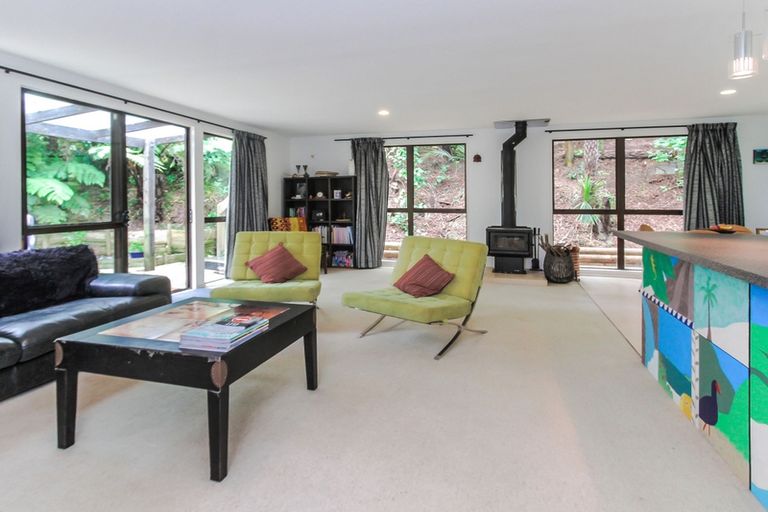 Photo of property in 61 Warner Park Avenue, Laingholm, Auckland, 0604