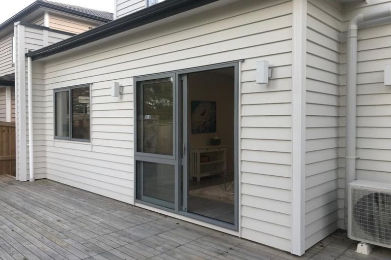 Photo of property in 10 Wyon Way, Flat Bush, Auckland, 2016