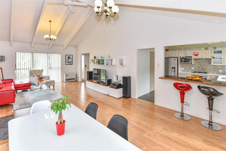 Photo of property in 24 Deodar Place, Totara Heights, Auckland, 2105