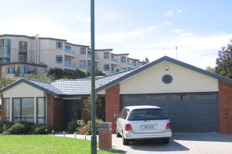 Photo of property in 24 Sunvista Avenue, Oteha, Auckland, 0632