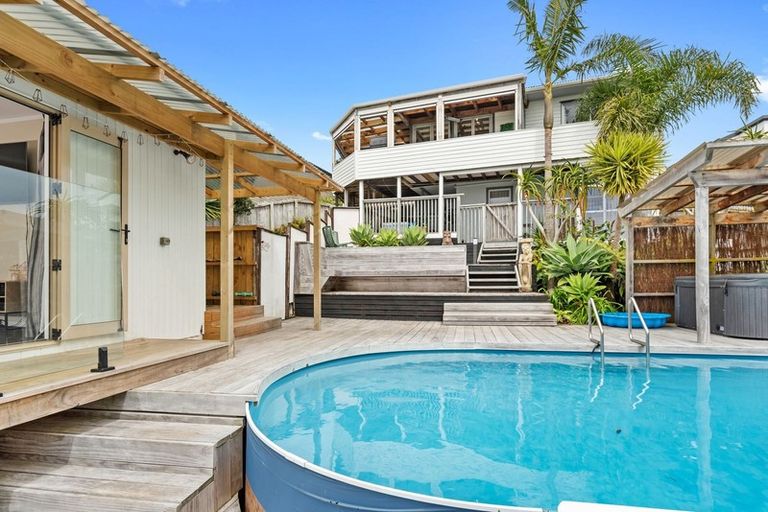 Photo of property in 11a Mizpah Road, Waiake, Auckland, 0630