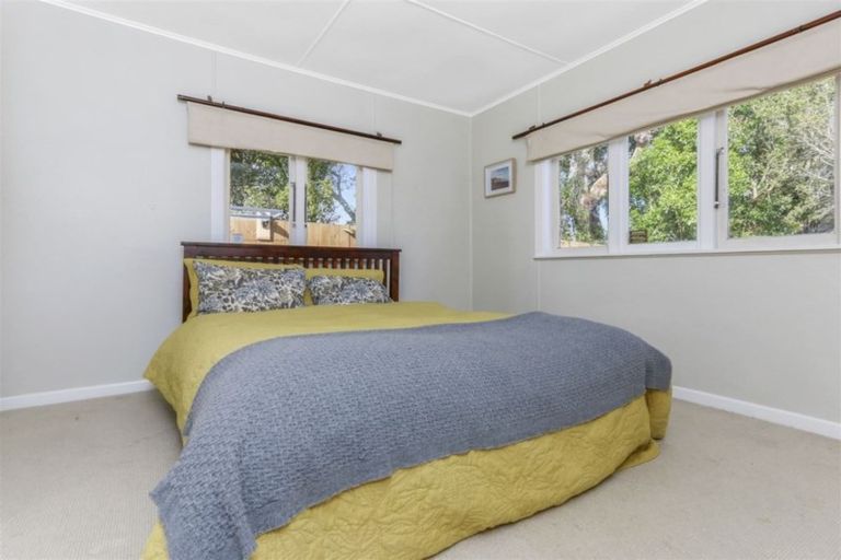 Photo of property in 743 Swanson Road, Swanson, Auckland, 0612
