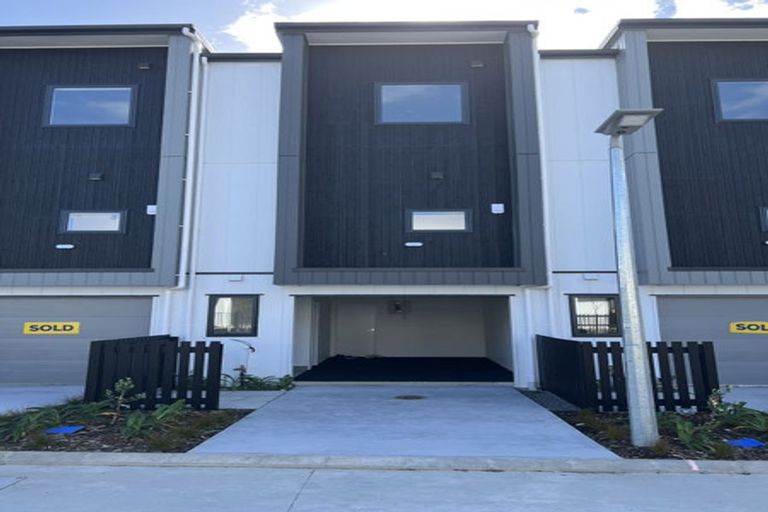 Photo of property in 14 Papa Takaro Lane, Flat Bush, Auckland, 2019
