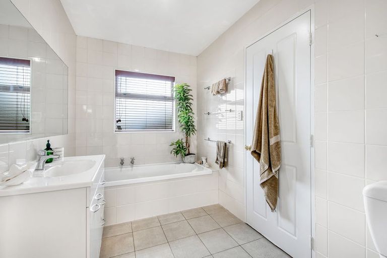 Photo of property in 19a Parakai Avenue, Parakai, 0830