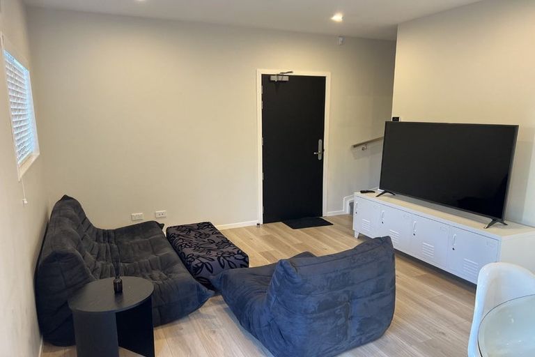 Photo of property in 2/39 Graham Avenue, Te Atatu Peninsula, Auckland, 0610