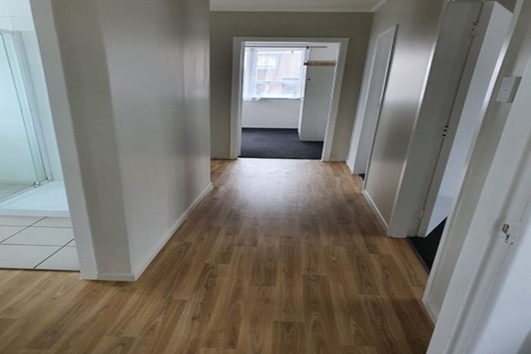 Photo of property in 8 Takapuwahia Drive, Takapuwahia, Porirua, 5022