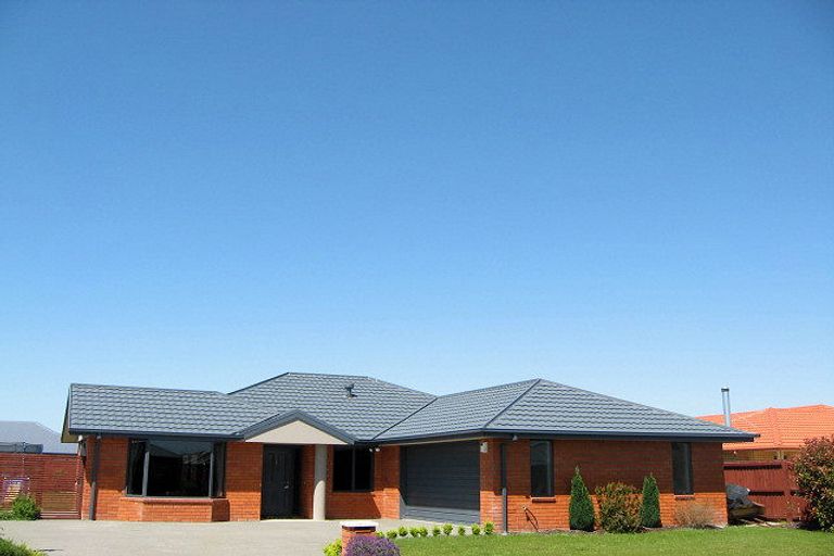 Photo of property in 52 Coolspring Way, Redwood, Christchurch, 8051