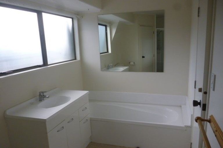 Photo of property in 2/33 Curacao Place, Half Moon Bay, Auckland, 2012