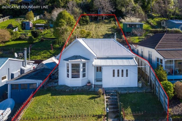 Photo of property in 27 Voelas Road, Lyttelton, 8082